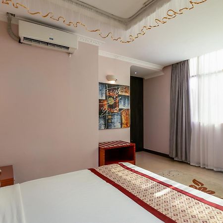 Russell Hotel Καμπάλα Εξωτερικό φωτογραφία