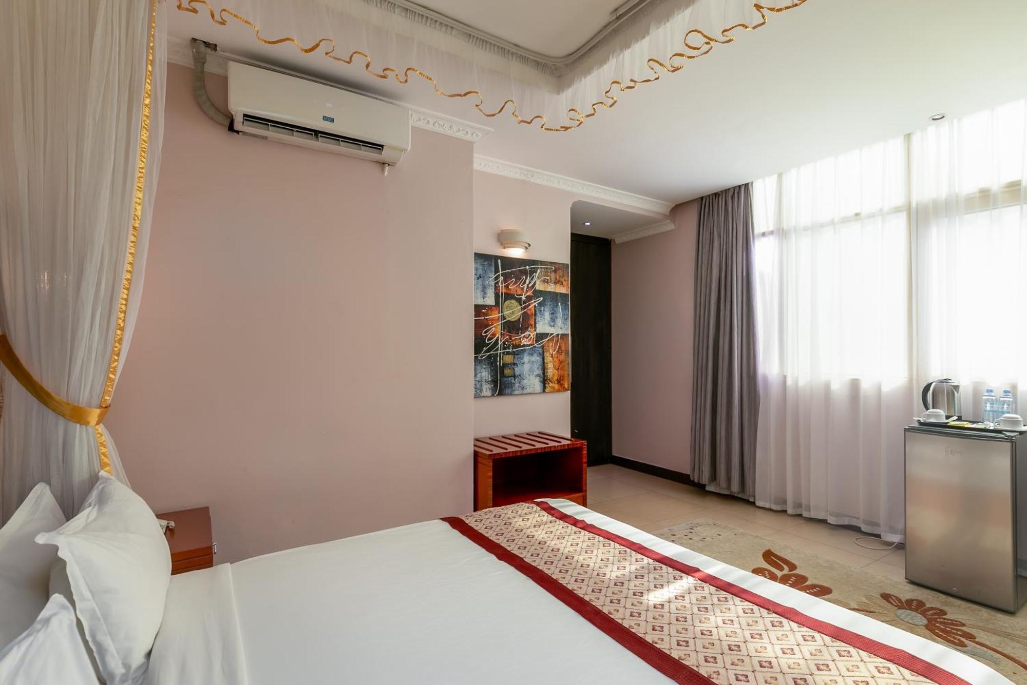 Russell Hotel Καμπάλα Εξωτερικό φωτογραφία