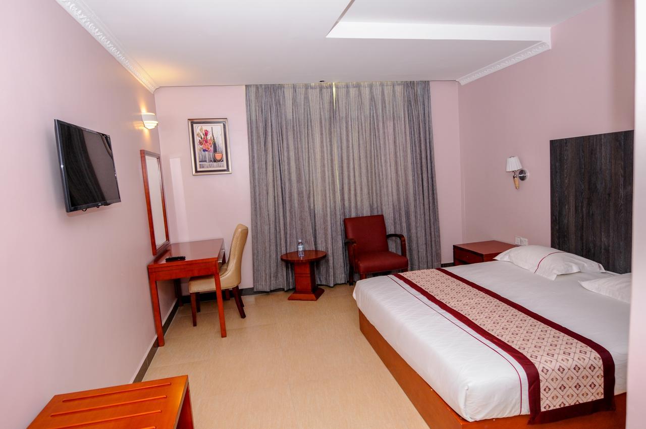 Russell Hotel Καμπάλα Εξωτερικό φωτογραφία